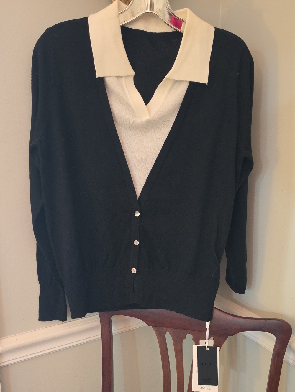 Black and Cream Collared V-Neck Button Sweater 18" Ptp